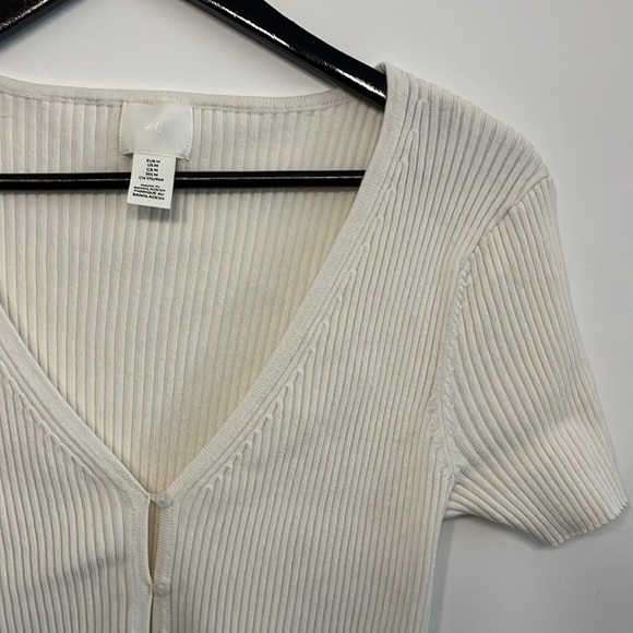 H&M Ribbed Knit Open-Loop Top - Picture 3 of 6